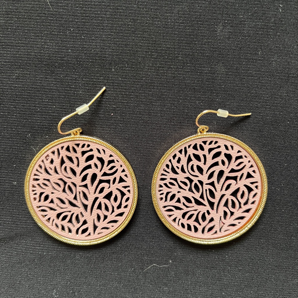 NWOT Pink and Gold Filigree Earrings with Floral Motif